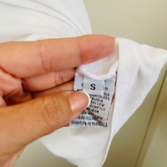 Lauren Moshi White Graphic Tee with Colorful Rainbow Red Lips - Picture 5 of 8